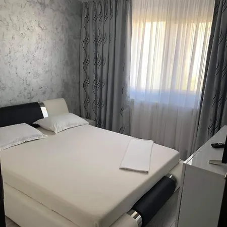 Elegant & Silver Luxury Apartament Craiova Exterior photo
