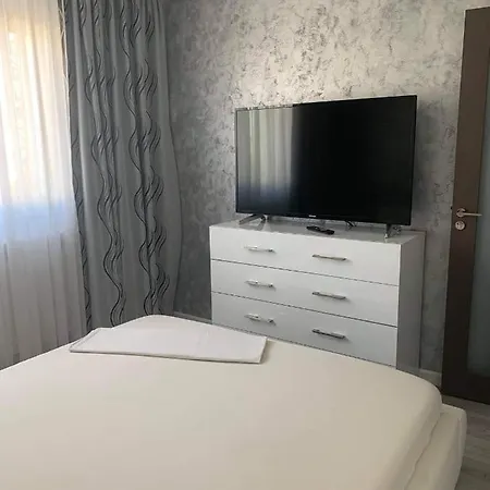 Elegant & Silver Luxury Apartament Craiova Exterior photo