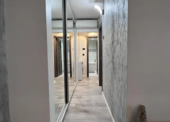 Elegant & Silver Luxury Apartament