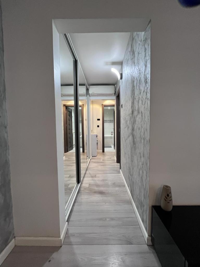 Elegant & Silver Luxury Apartment *